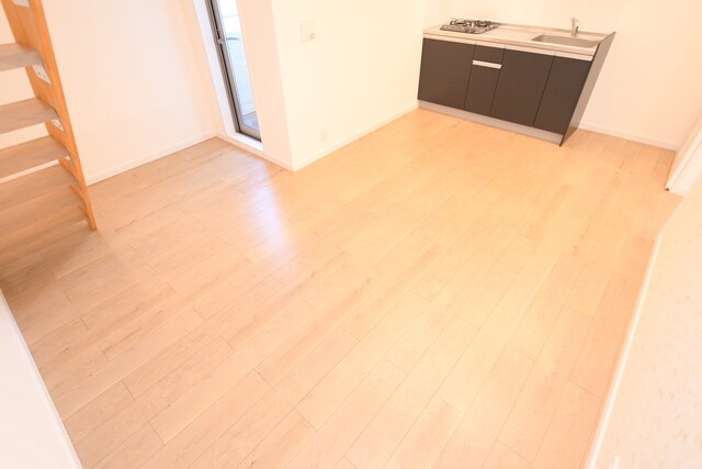 物件内観写真4　(リビング)