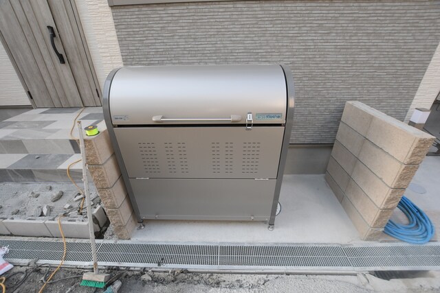 物件外観写真2　(ゴミ置き場)