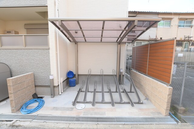 物件外観写真4　(駐輪場)