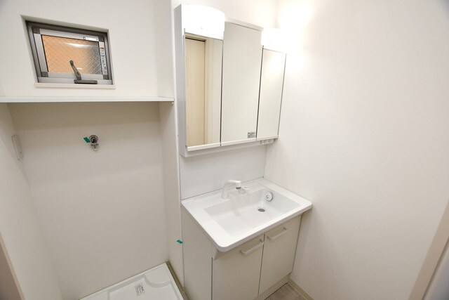 物件内観写真10　(独立洗面台)