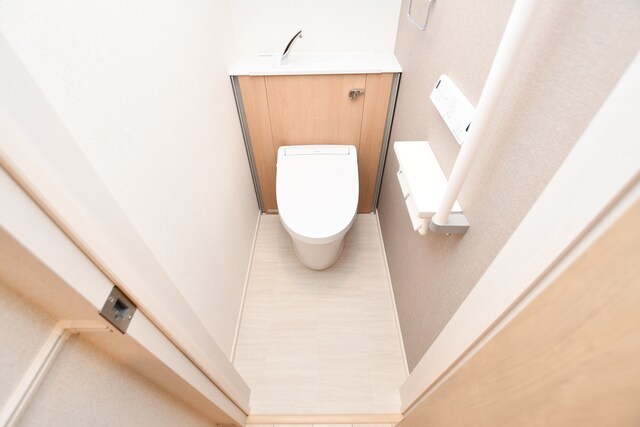 物件内観写真8　(トイレ)