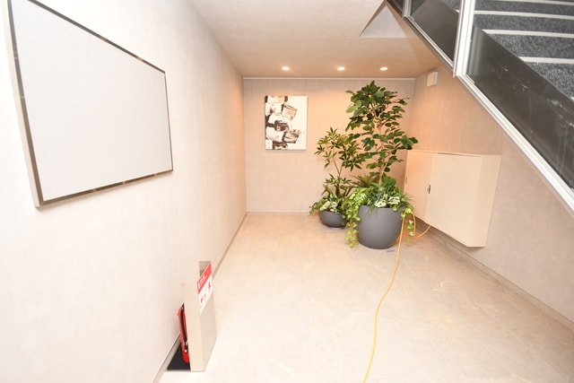 物件外観写真3　(エントランス)