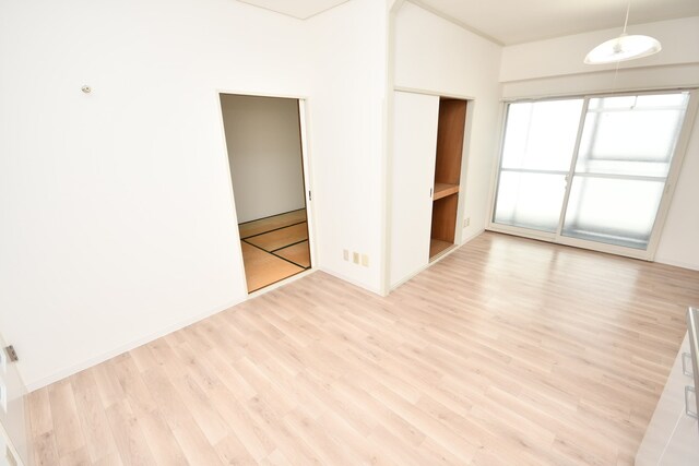 物件内観写真4　(洋室)