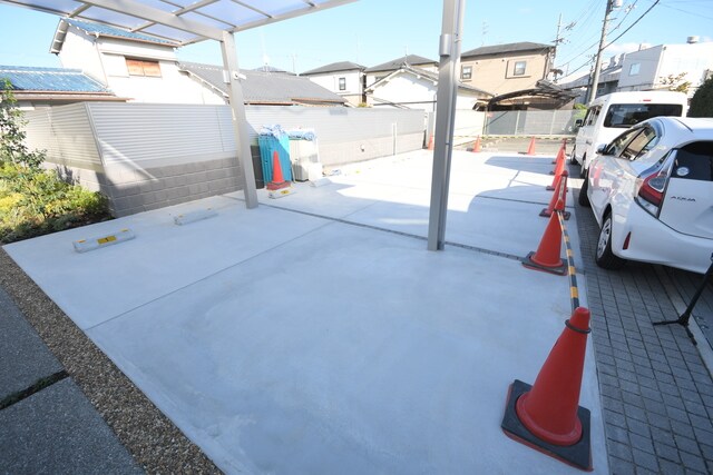 物件外観写真4　(駐車場)