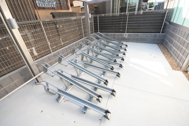 物件外観写真5　(駐輪場)