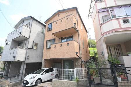成田南町貸家外観写真