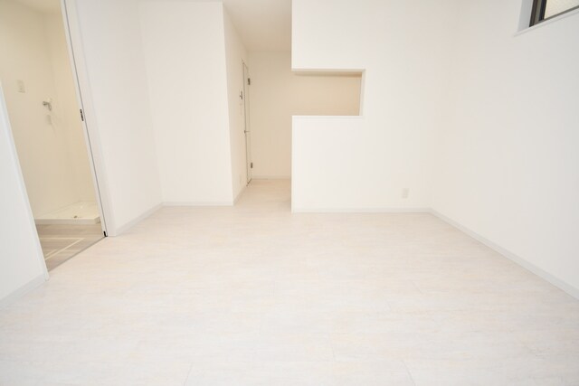 物件内観写真3　(リビング)