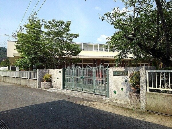 周辺環境(三芳幼稚園まで490m)