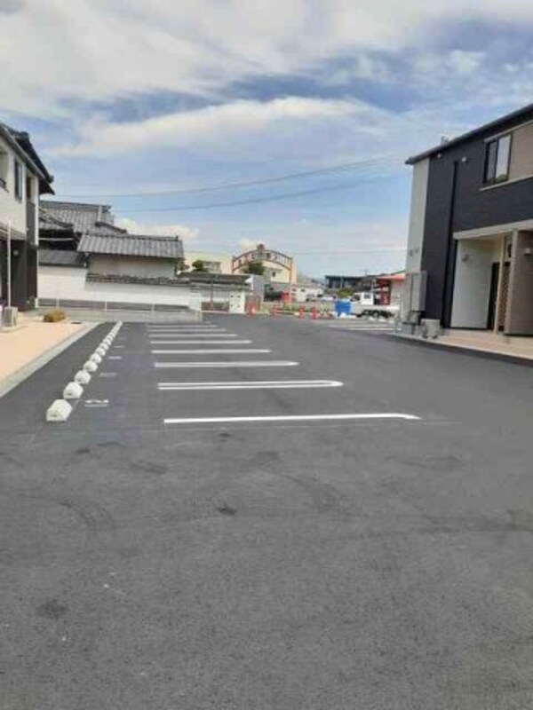 駐車場(広々とした駐車場で停めすいです♪)