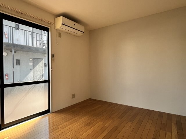 物件内観写真3　(居間です)