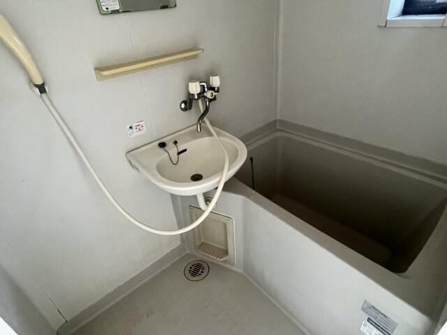 物件内観写真13　(コンパクトで使いやすいお風呂です)