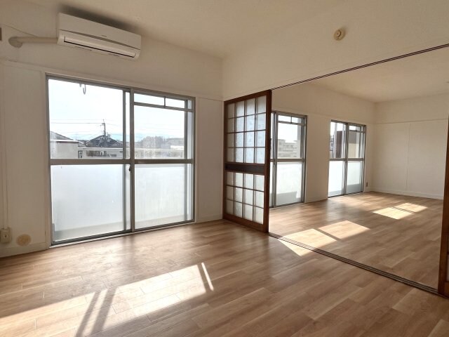 物件内観写真3　(おしゃれなリビングです)