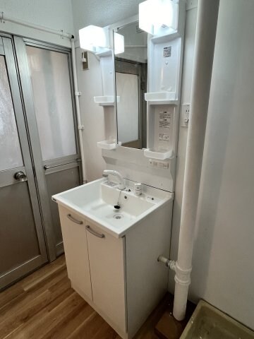 物件内観写真6　(コンパクトで使いやすい洗面所)