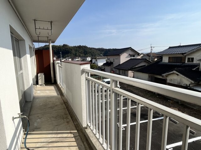 物件内観写真12　(お洗濯にも便利なバルコニー付き)