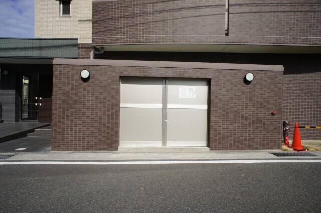 物件内観写真14　(敷地内ごみ捨て場)