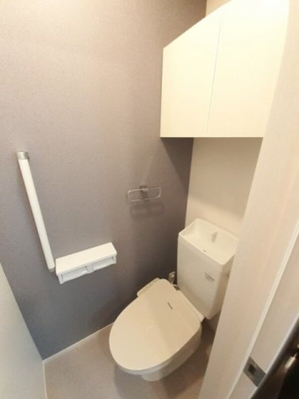 トイレ(落ち着いた色調のトイレです)