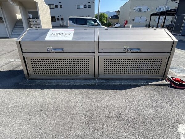 建物設備(専用ごみストッカー)