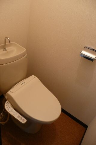 物件内観写真7　(温水洗浄便座付)