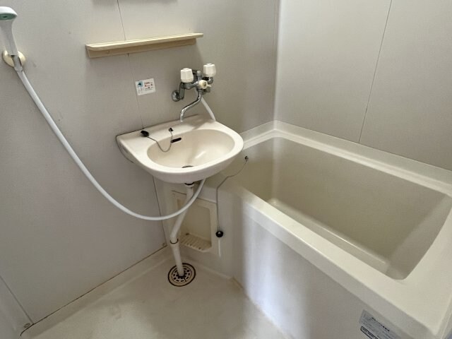 物件内観写真5　(コンパクトで使いやすいお風呂です)