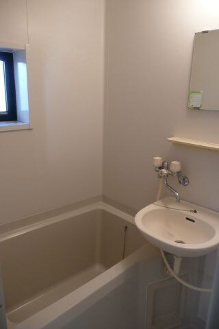 物件内観写真6　(日々の暮らしに欠かせないお風呂です)