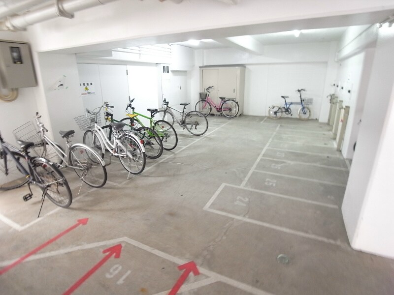 物件内観写真18　(駐輪場)