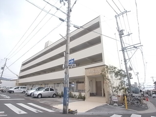 物件外観写真1　(外装工事済みです)