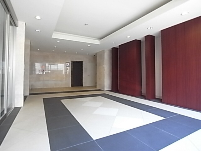 物件内観写真13　(ホテルの様なロビーですね。)