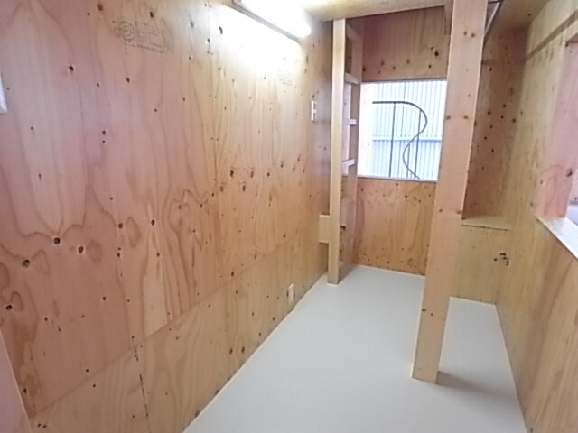 物件内観写真10　(ウォークインクローゼットもちょっと変わった感じ＾＾)