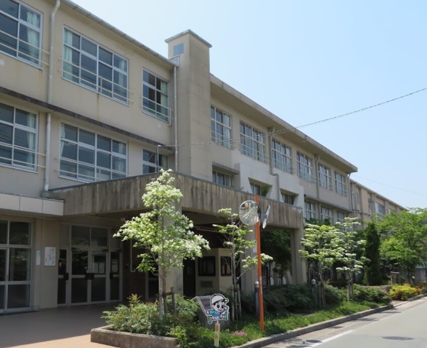甲東小学校