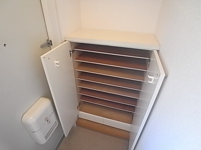 物件内観写真18　(シューズボックスです。)