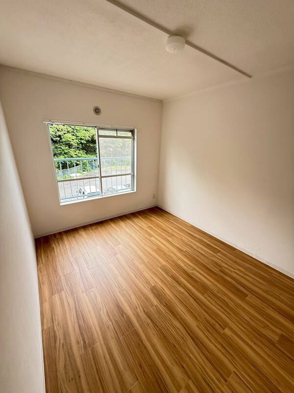 物件内観写真6　(高級感ある居室スペース)