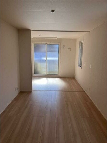 物件内観写真4　(同じマンションの別タイプの部屋写真)