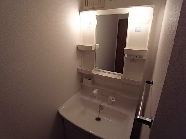 物件内観写真9　(洗面化粧台)