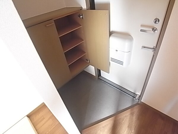 玄関(シューズボックス完備)
