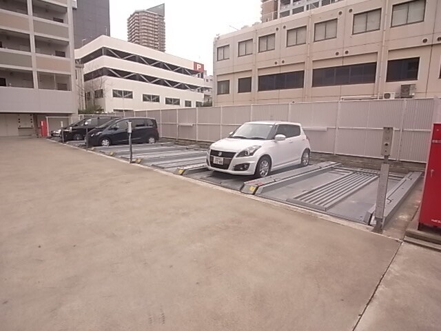 物件内観写真11　(敷地内駐車場（立体は屋外・屋内平面も有）)