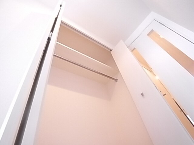 物件内観写真13　(荷物もたくさん入るクローゼットですよ)