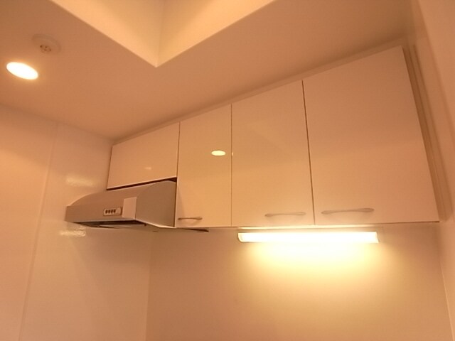 物件内観写真14　(もちろんキッチン上部も戸棚付いております)