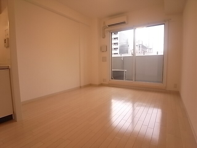 物件内観写真18　(広々とした洋室ですよ)