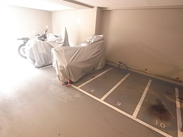 物件内観写真21　(バイク置場も有ります)