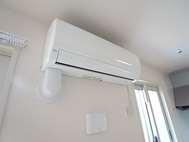 物件内観写真11　(広範囲に広がるエアコン付き☆)