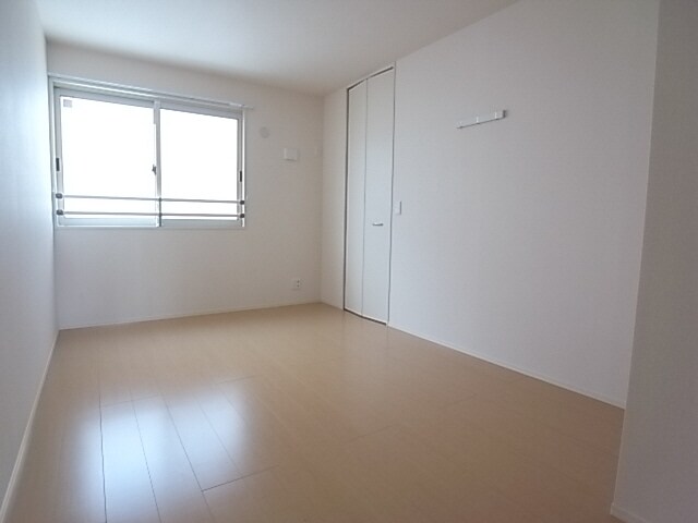 物件内観写真19　(広い洋室☆)