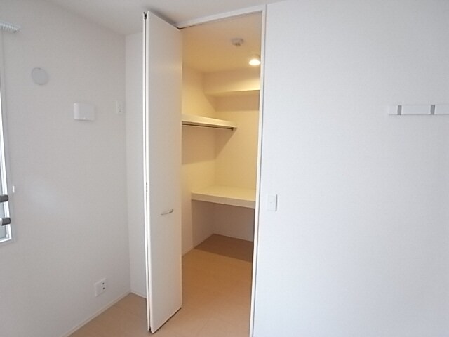 物件内観写真20　(収納にはまず困りません☆)