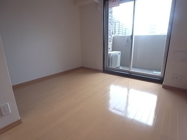 物件内観写真4　(キレイな暖かみのあるフローリングです＾＾)