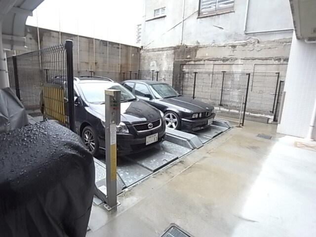 物件内観写真11　(敷地内立体駐車場)