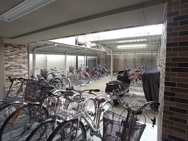 物件内観写真19　(駐輪場（屋根付き）)