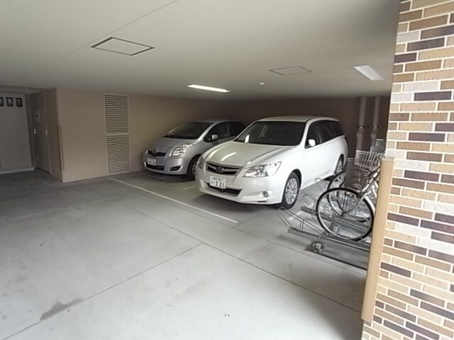 物件内観写真21　(敷地内平面駐車場)