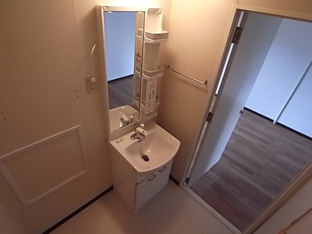 物件内観写真9　(脱衣スペース充分あります。)