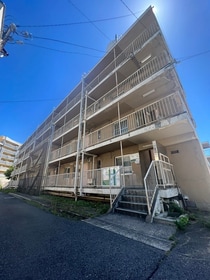 ビレッジハウス鈴蘭台１号棟の外観写真