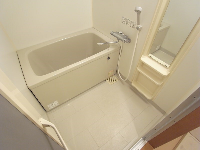 物件内観写真5　(大きなお風呂)