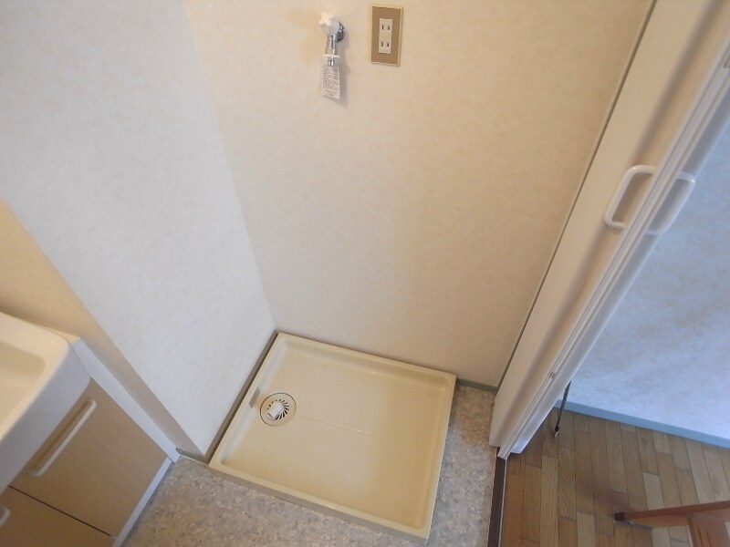 物件内観写真12　(洗濯機置場)